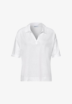 Polo bianca a maniche corte con colletto e scollo aperto, dal taglio ampio e polsini leggermente risvoltati.