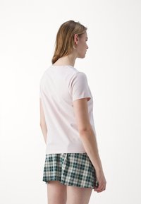 Levi's® THE PERFECT TEE V-NECK - Lihtne T-särk - mauve chalk