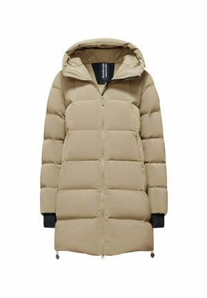 Khaki pufferjack met een ritssluiting aan de voorkant, grote capuchon en zwarte manchetten. Kenmerken zijn het quiltpatroon en de trekkoord onderrand voor een verstelbare pasvorm.
