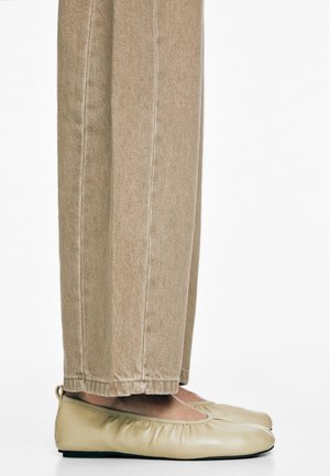 Massimo Dutti SOFT WITH GATHERED DETAIL - Ballerinasko - camel
