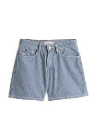 Shorts de mezclilla a rayas en azul y blanco, con bolsillos frontales, cierre de botón y dobladillo cosido. Tejido ligero con un corte casual.