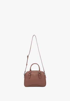 Sac à main en cuir marron avec un design structuré, deux poignées, une bandoulière réglable et un détail de logo subtil à l'avant.