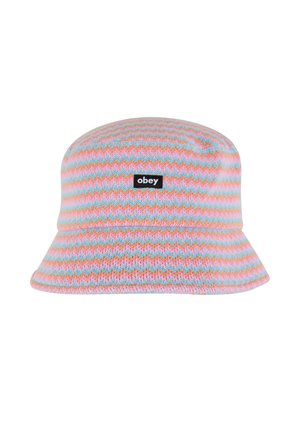Bucket hat made of knit fabric with a zigzag pattern in pastel colors. Features a black logo tag on the front. Soft texture, wide brim.