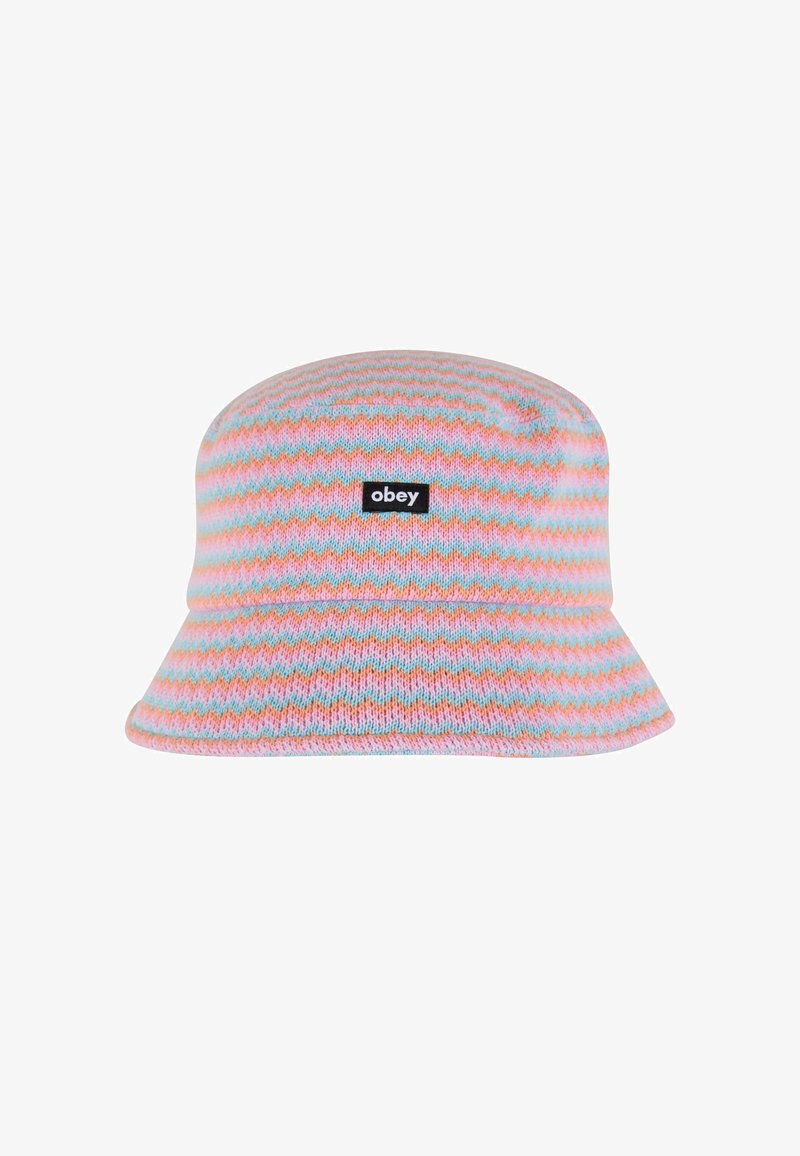 Kapa iz pletenine z mašnatim vzorcem v pastelnem barvah. Ima črno oznako na sprednji strani. Mehka tekstura, širok rob.