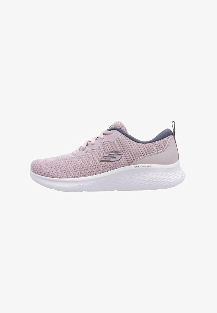 Sneaker in rete rosa chiaro con suola bianca e accenti grigi. Presenta un design con lacci e una finitura texture sulla parte superiore.