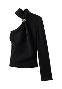 Top negro de un solo hombro hecho de tela suave, con un cierre en el cuello con nudo y un detalle dorado en el hombro. Manga larga en un lado.