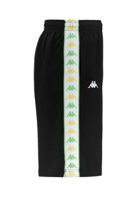 Schwarze Sportshorts mit elastischem Bund, ausgestattet mit einem vertikalen weißen Streifen, der abwechselnd grüne und gelbe Kappa-Logos sowie ein kleines weißes Logo am Bein zeigt.