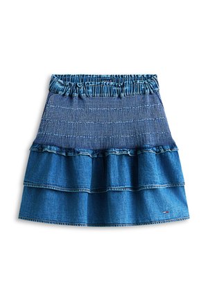 Gonna di jeans blu con vita elastica arricciata e orlo a balze sovrapposte, con piccolo dettaglio ricamato a bandiera in basso a destra.