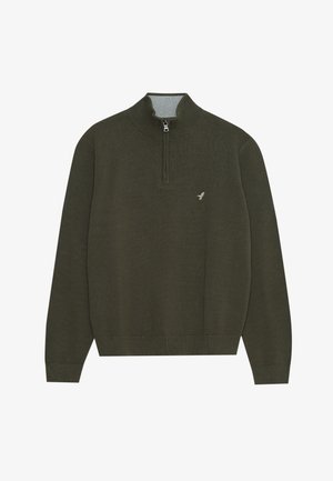 Tamnozeleni pulover s visokim ovratnikom, prednjim zatvaračem na pola, rebrastim manžetama i rubom te malim izvezenim logotipom na grudima.