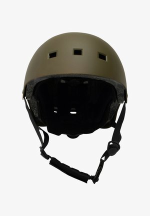 Olivenfarvet hjelm med ventilationshuller, sort indre polstring, justerbar hagerem og en glat, mat finish.