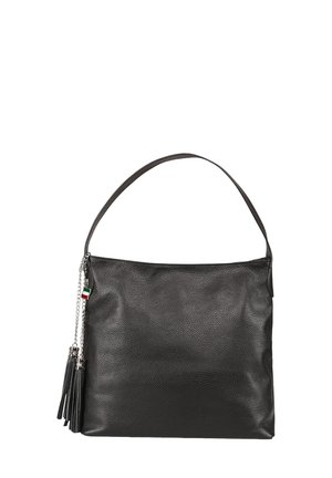 Sac en cuir noir texturé avec une seule sangle, détail de gland en chaîne argentée et petit charme de drapeau italien sur le côté.