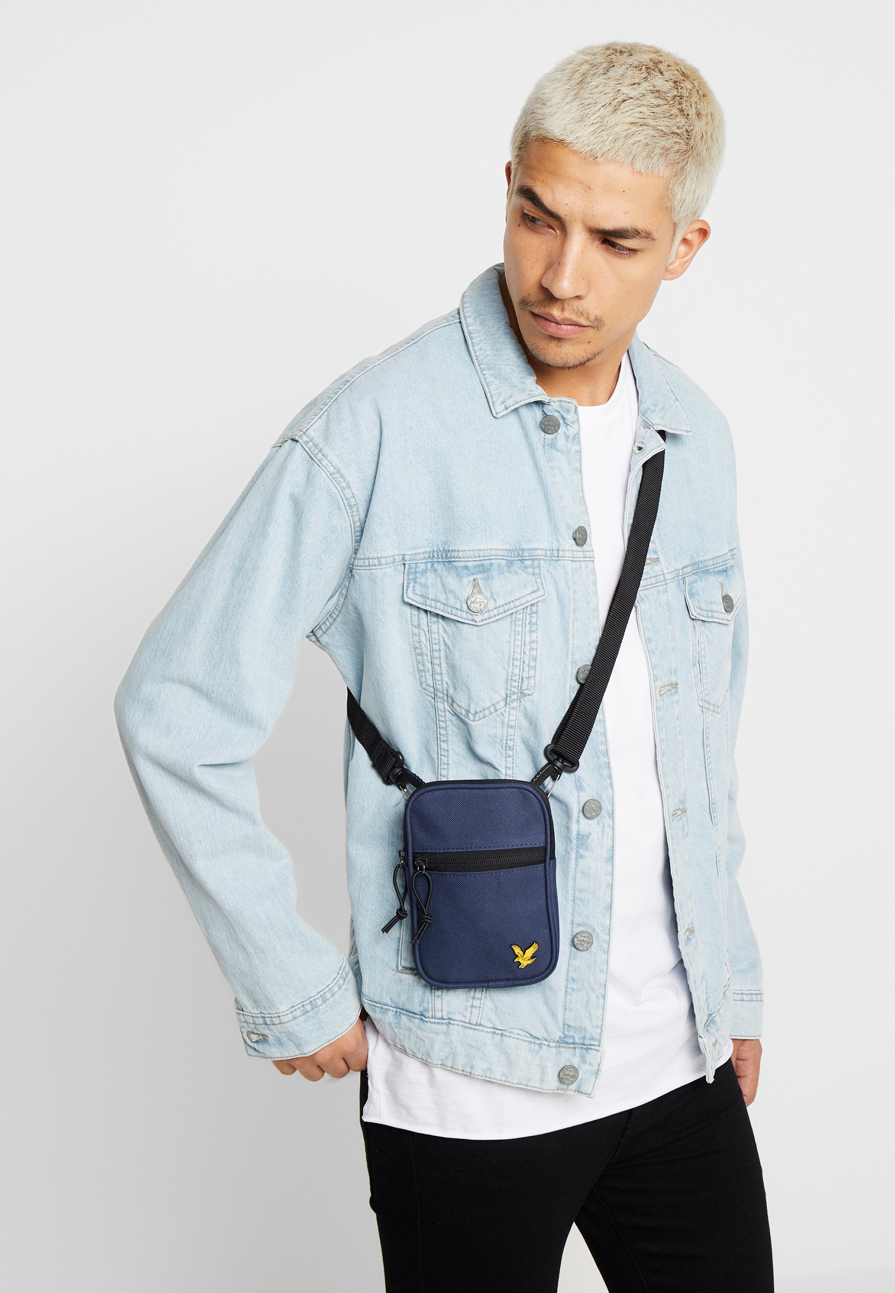 Lyle & Scott MINI MESSENGER Axelremsväska navy Zalando.se Lyle & Scott MINI MESSENGER Axelremsväska navy Zalando.se