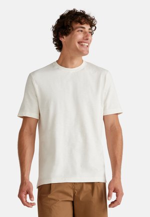 - T-shirt basic