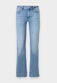 Jean en denim bleu clair avec légère décoloration, bouton et fermeture éclair à l'avant, passants de ceinture et coupe légèrement évasée, isolé sur fond blanc.