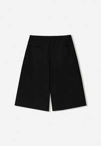 Svarta shorts med elastisk midja, som har två bakfickor och en bred, lös silhuett. Tillverkade av ett lättviktsmaterial.