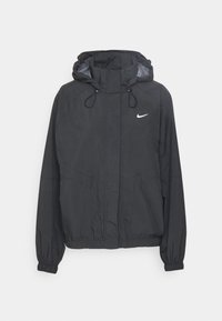 Černá bunda Nike s kapucí, elastickými manžetami a stahovací šňůrkou na spodním lemu. Hladká textura s nenápadným logem na levé straně hrudi.