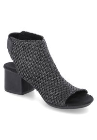 Sandale noire ouverte à bout, avec une texture tissée, un talon carré et une semelle lisse. Présente un design découpé au-dessus du pied pour la ventilation.