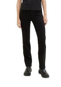 Jeans de mezclilla negra con un diseño de pierna recta, estilo de cinco bolsillos y una textura suave. Combinados con botas negras de tobillo.