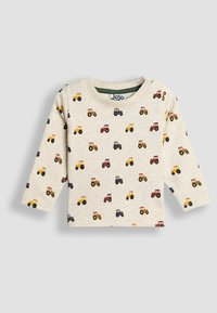 Beige Langarmshirt für Kleinkinder mit roten, gelben und blauen Traktor-Drucken und zwei Druckknöpfen an der Schulter.