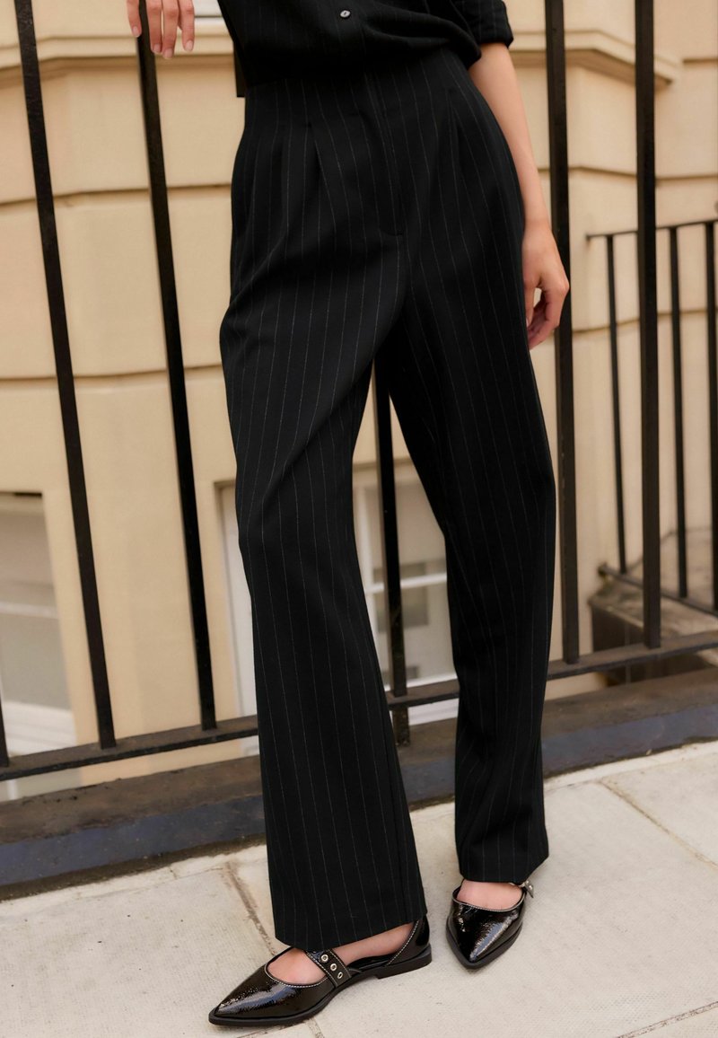 Next PINSTRIPE STRAIGHT - REGULAR FIT - Tygbyxor - black