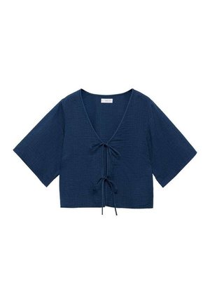 Top scurt, de culoare albastru marin, cu un decolteu în V adânc, mâneci scurte și late, și un detaliu cu legare în față. Material texturat cu un model subtil.
