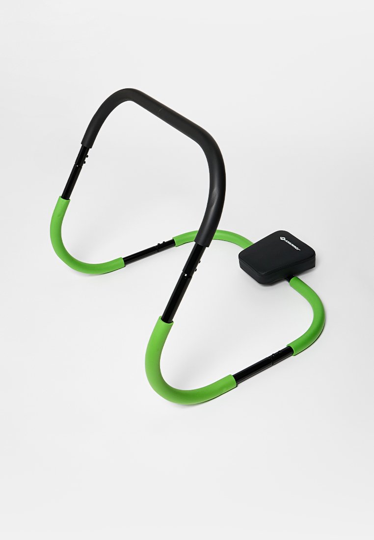 Équipement d'exercice noir et vert avec un design incurvé, comprenant une boîte de contrôle noire et des accents verts en caoutchouc pour un confort de prise.