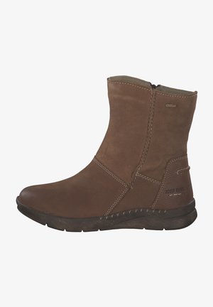 Braune Wildleder-Ankle-Boots mit einem seitlichen Reißverschluss, kontrastierenden Nähten, runder Zehenpartie und strukturiertem Gummisohle. Mit Logo an der Ferse.