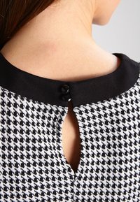 Anna Field Linne - black