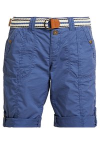 Pantaloncini blu fino al ginocchio realizzati in tessuto leggero con risvoltini, due tasche anteriori e una cintura a righe con fibbia in vita.