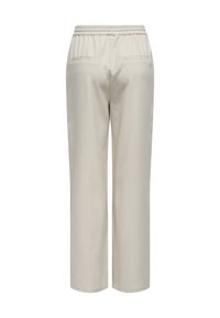 Pantaloni beige a gamba dritta con vita elastica e due tasche a filetto posteriori, mostrati da dietro.