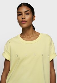 10DAYS THICK LOGO - T-shirts print - pastel yellow
