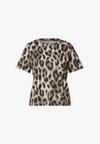 T-SHIRT WITH ROUND NECK AND CHESTPOCKET IN A LEO-LOOK - T-shirt imprimé - timeless beige