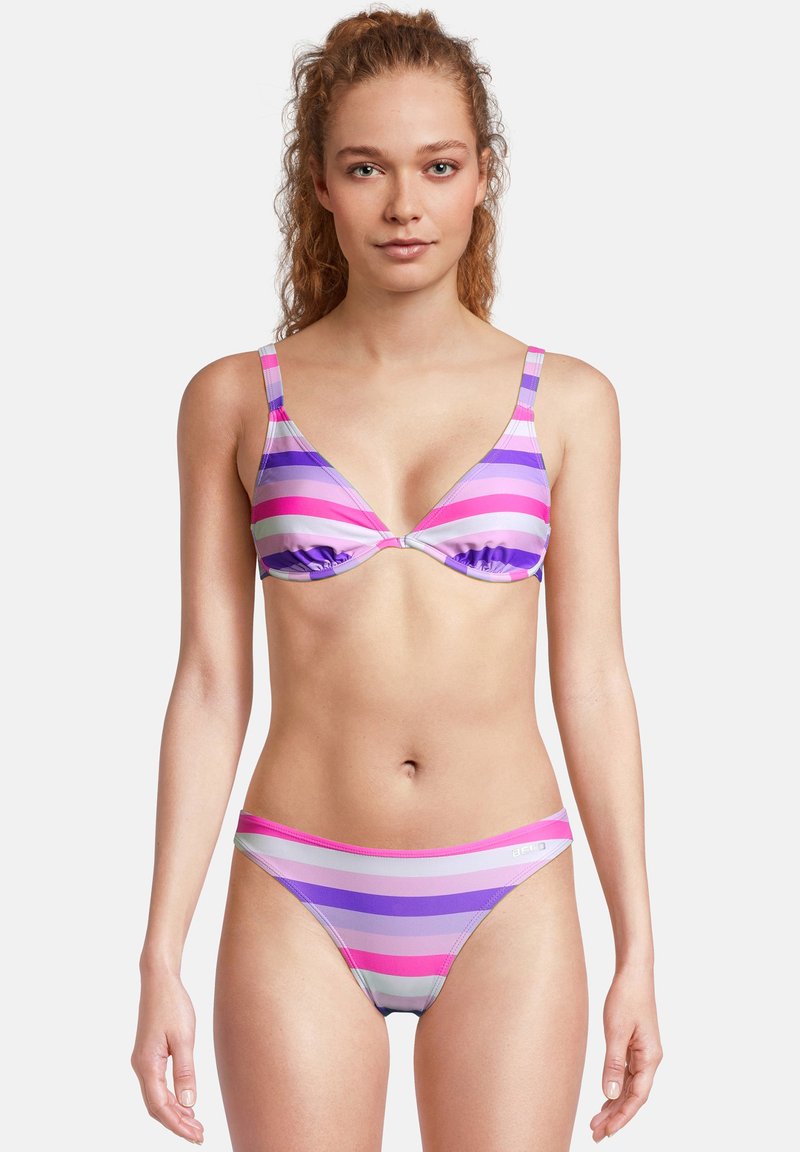 Ensemble de bikini rayé aux couleurs violet, rose et gris. Haut triangulaire avec bretelles réglables ; bas taille basse avec détail logo sur la ceinture.