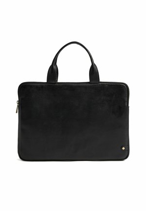 Čierna kožená aktovka s dvoma rukoväťami, obdĺžnikového tvaru a horným zipsom na zatváranie, umiestnená na bielom pozadí.