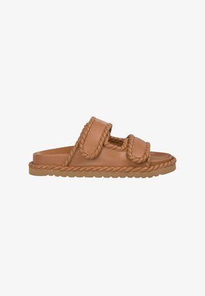 Bruine leren schuifsandalen met gevlochten accenten, uitgerust met twee verstelbare banden en een gestructureerde zool met een gevlochten rand.