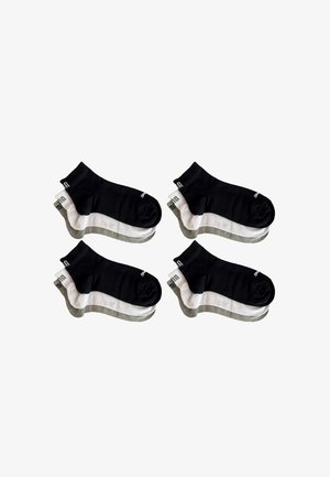 Vier Paar Knöchelsocken mit schwarzen Oberteilen und weißen sowie grauen Streifen, aus einem weichen, dehnbaren Material gefertigt. Jedes Paar hat ein Logo.