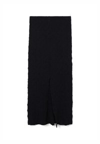 Jupe maxi noire en tissu texturé, avec une fente latérale et un design droit. Le matériau présente un effet de froissée subtil.