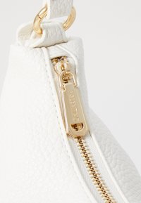 Thumbnail Image 5