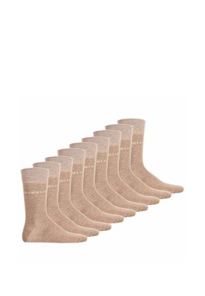 Zehn Paar hellbraune Knöchelsocken mit einem dezenten "bugatti"-Logo nahe dem oberen Rand, diagonal auf einem weißen Hintergrund angeordnet.