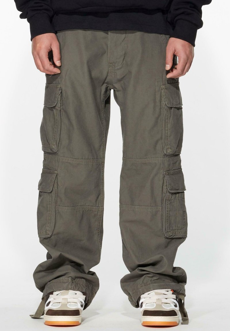 Pantalons pour femmes : cargo, coupes larges, coupes évasées