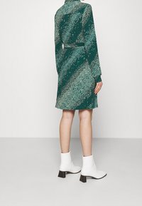 Vero Moda Skjortklänning - green