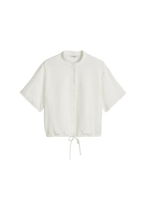 Biała, krótka koszula na guziki z okrągłym dekoltem i ściągaczem u dołu, prezentowana na jednolitym białym tle.