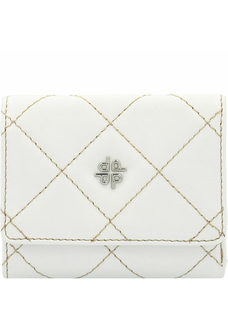 Portafoglio in pelle bianca con motivo trapuntato e cuciture beige. Presenta un logo argentato al centro. Compatto, con forma rettangolare.