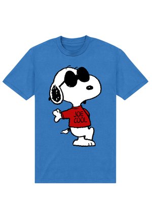 Modré tričko s motivem Snoopého, který má černé sluneční brýle a červené tričko s nápisem „JOE COOL“.