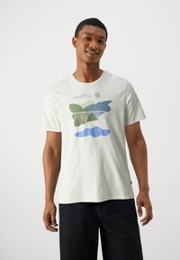 DOCKERS GRAPHIC TEE - Triko s potiskem - bixby bridge egret/multi