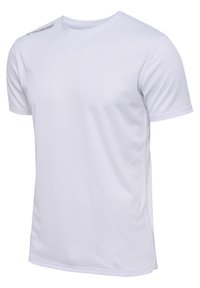 Witte T-shirt met korte mouwen, gemaakt van textuur, vochtafvoerende stof. Heeft een ronde hals en een klein logo gedrukt op de bovenste linkerzijde.