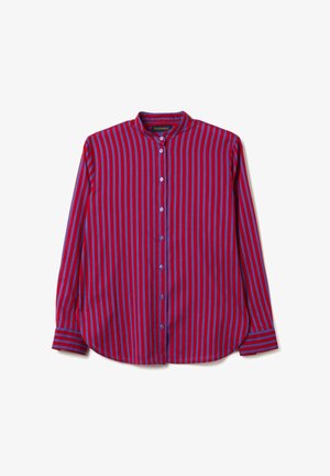 Camicia a righe rossa e viola con colletto alla cinese, maniche lunghe e orlo curvo; presenta bottoni blu lungo la parte anteriore.