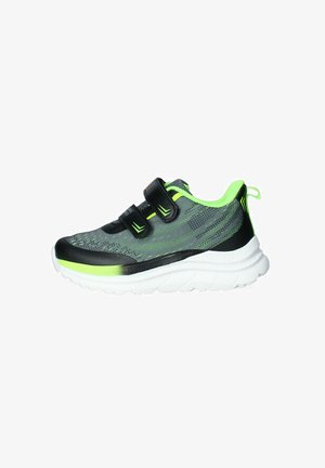 Scarpa sportiva nera e grigia con dettagli in verde neon, tomaia in rete, due cinture in velcro e una suola spessa bianca con un motivo testurizzato.