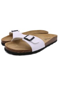 Sandales blanches avec une semelle en liège et une sangle noire à boucle. Semelle texturée avec une finition foncée et une doublure intérieure lisse.