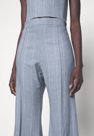Ioana Ciolacu FITTED FLARED TROUSERS - Παντελόνι - grey